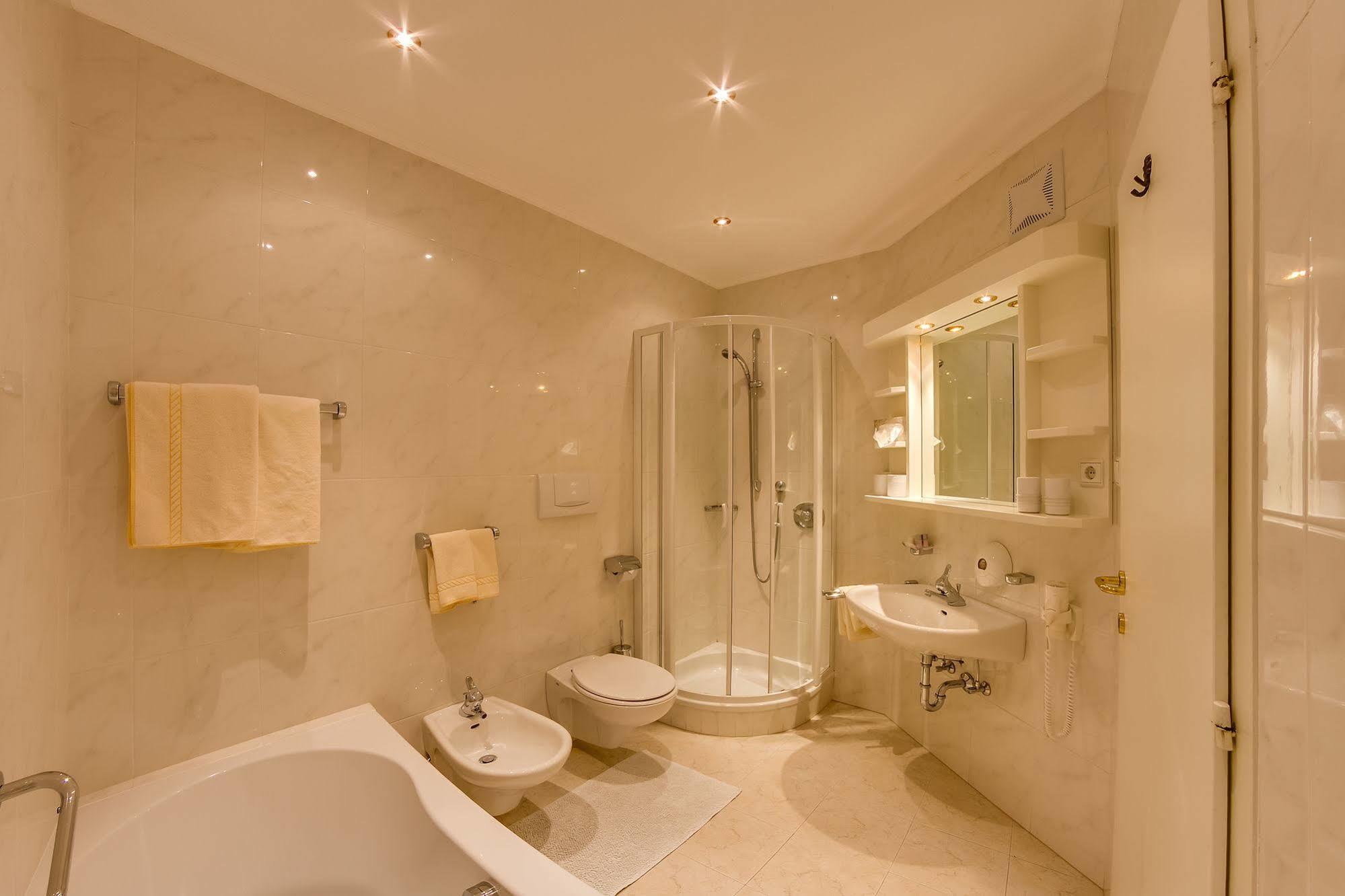 Hotel Berger Superior Рива ди Турес Екстериор снимка